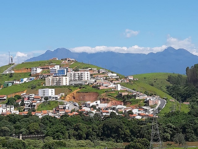 Vista Mirante Pe. Leo Gigante e Rio Paraiba do Sul