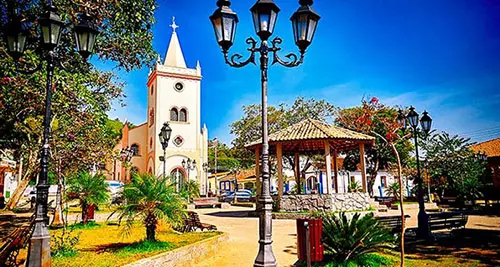 Praça central da cidade de Silveiras - SP